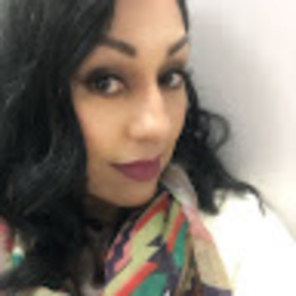 Meet your Posher, Rae - Picture 1 of 1